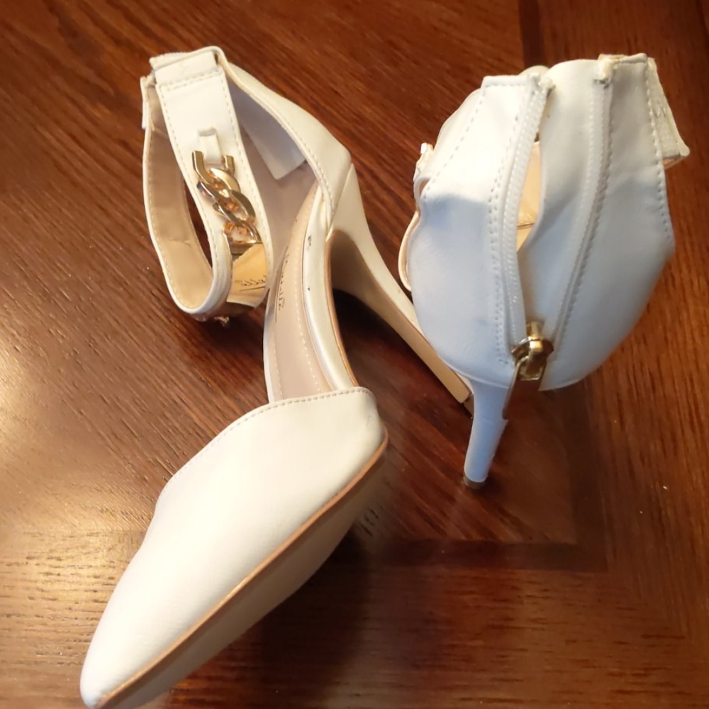 Shoes - Picture 3 of 4